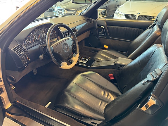 Mercedes-Benz 500 SL 9 of 17