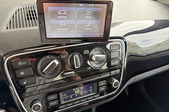 Volkswagen UP! 17 of 17