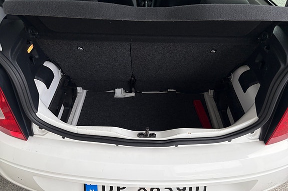 Volkswagen UP! 11 of 17