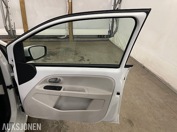 Volkswagen UP! 26 of 30
