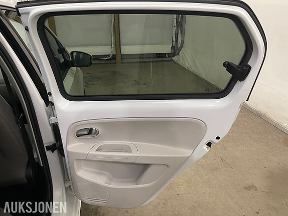 Volkswagen UP! 24 of 30