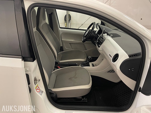 Volkswagen UP! 27 of 30