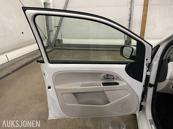 Volkswagen UP! 8 of 30