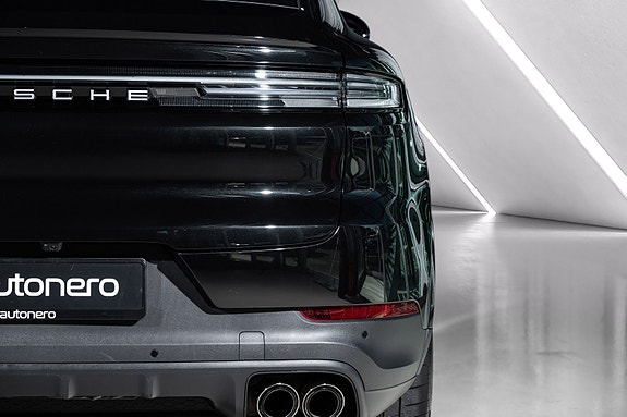 Porsche Cayenne 6 of 30