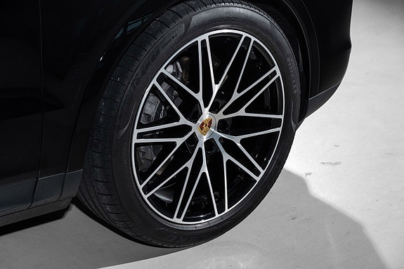 Porsche Cayenne 12 of 30