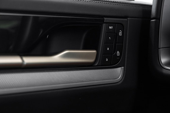 Porsche Cayenne 15 of 30