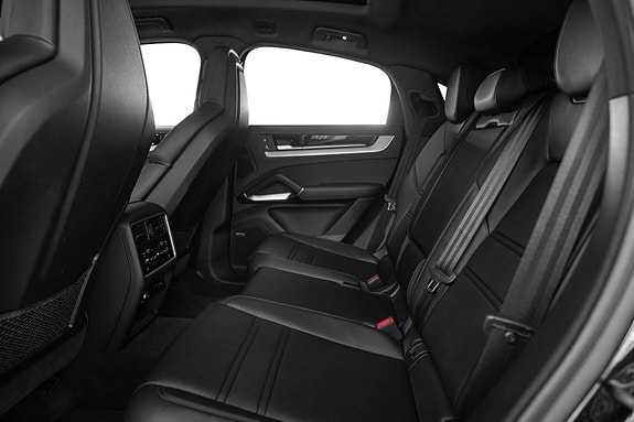Porsche Cayenne 28 of 30