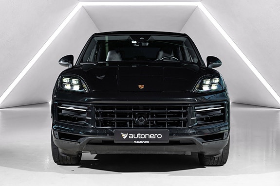 Porsche Cayenne 3 of 30