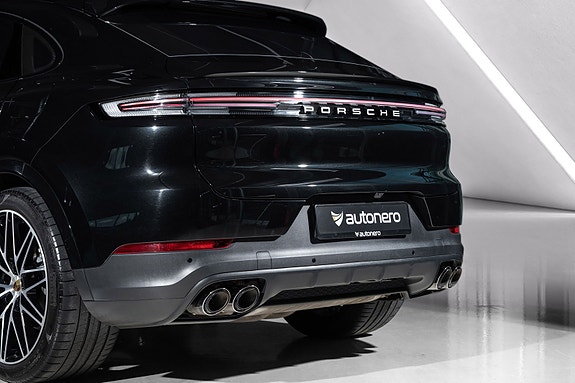 Porsche Cayenne 11 of 30