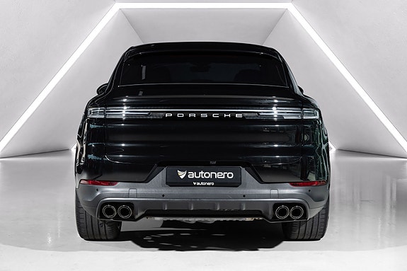 Porsche Cayenne 4 of 30