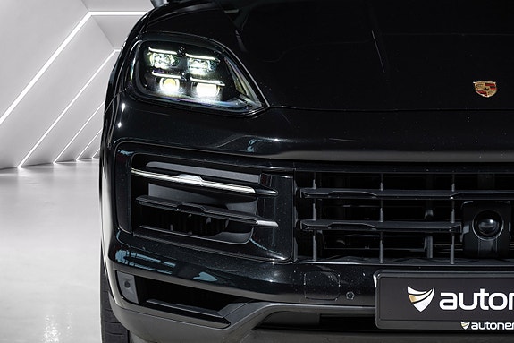 Porsche Cayenne 5 of 30
