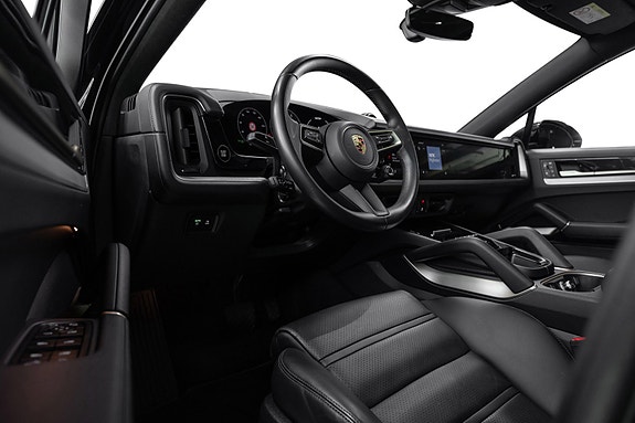 Porsche Cayenne 13 of 30