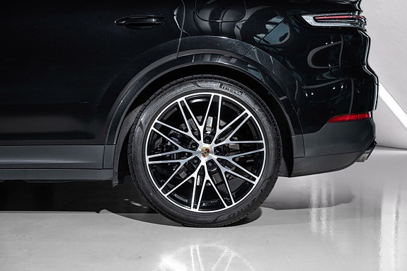 Porsche Cayenne 9 of 30