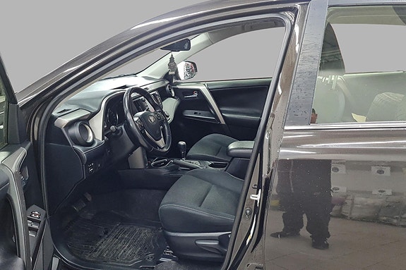Toyota RAV4 5 of 6