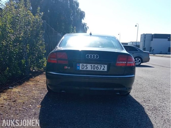 Audi A8 7 of 30