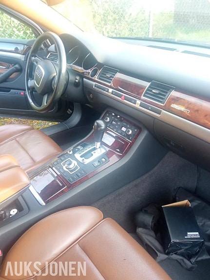 Audi A8 14 of 30