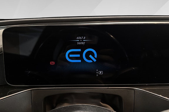 Mercedes-Benz EQC400 13 of 18