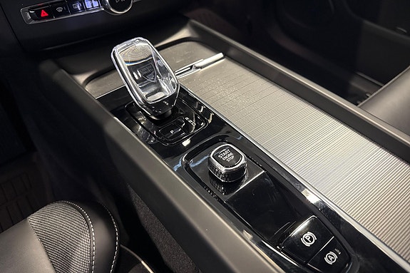 Volvo XC60 13 of 25