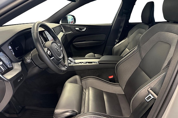 Volvo XC60 10 of 25
