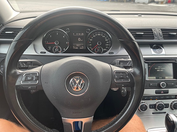 Volkswagen Passat 7 of 13