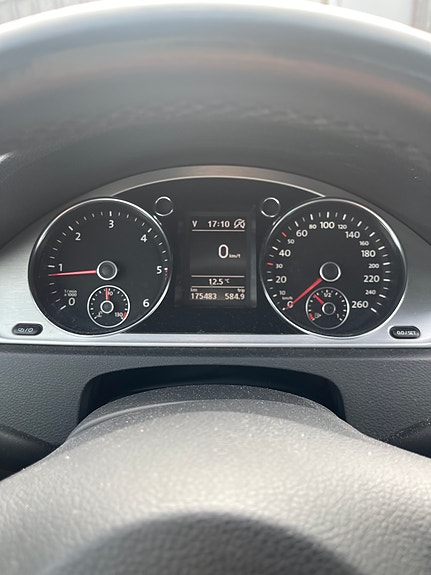 Volkswagen Passat 8 of 13