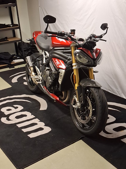 Triumph Speed Triple 1200 RS 2 of 8