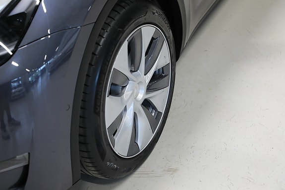 Tesla Model Y 28 of 28