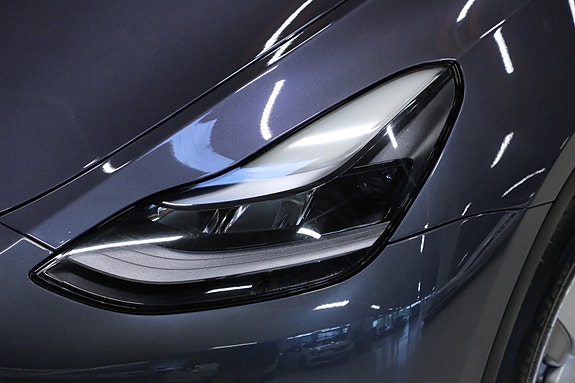 Tesla Model Y 8 of 28