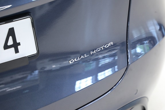 Tesla Model Y 9 of 28