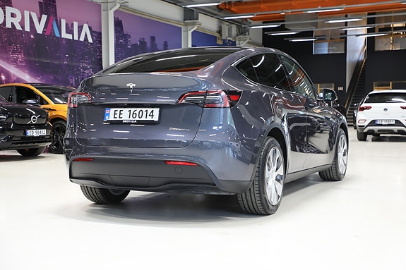 Tesla Model Y 6 of 28