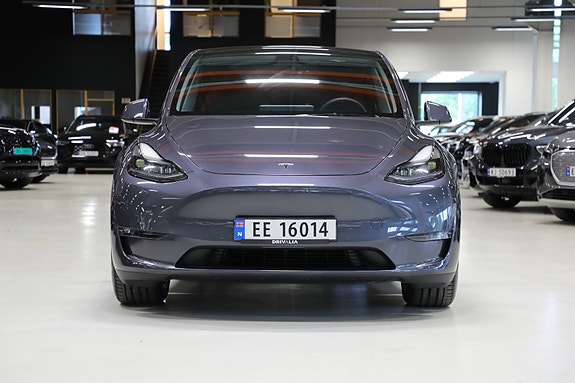 Tesla Model Y 3 of 28
