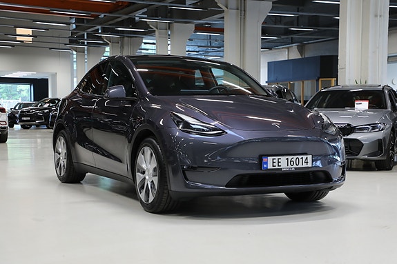 Tesla Model Y 2 of 28