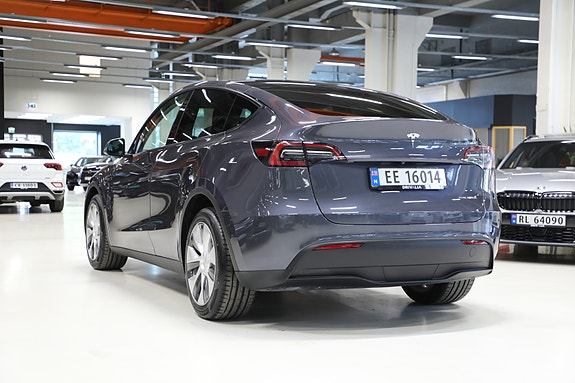 Tesla Model Y 5 of 28