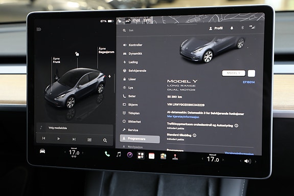 Tesla Model Y 24 of 28