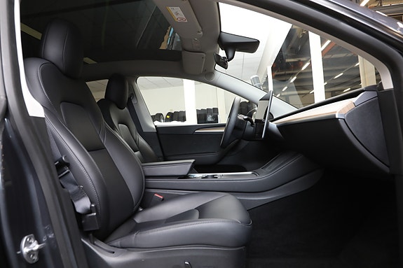 Tesla Model Y 16 of 28