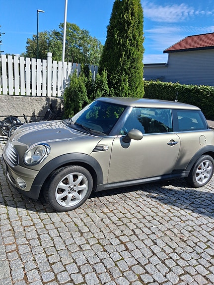 MINI One 2 of 8