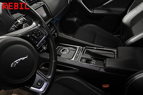 Jaguar F-PACE 19 of 21