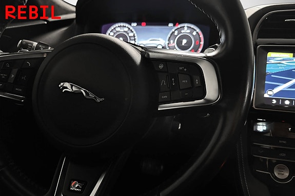 Jaguar F-PACE 14 of 21