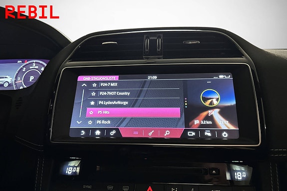 Jaguar F-PACE 16 of 21