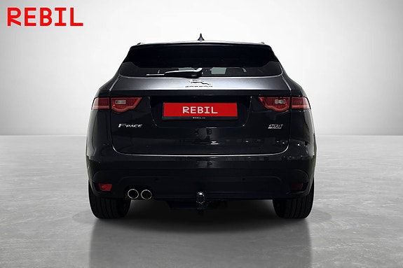Jaguar F-PACE 5 of 21