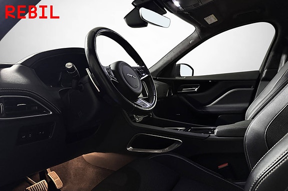 Jaguar F-PACE 8 of 21