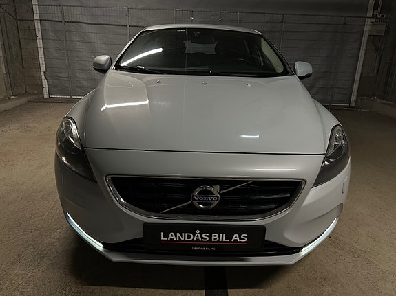 Volvo V40 6 of 30
