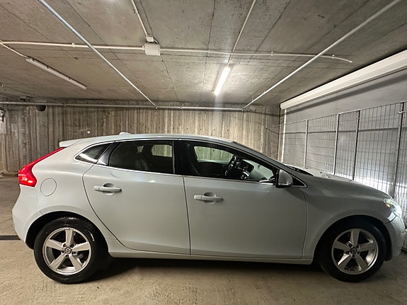 Volvo V40 14 of 30