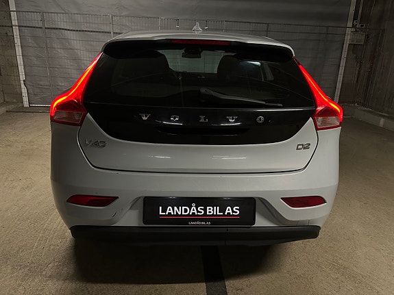 Volvo V40 11 of 30
