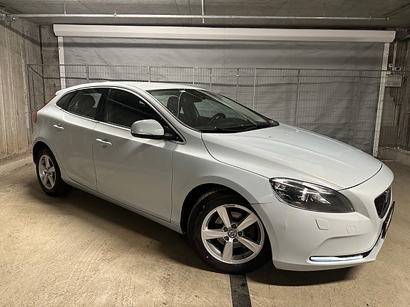 Volvo V40 3 of 30