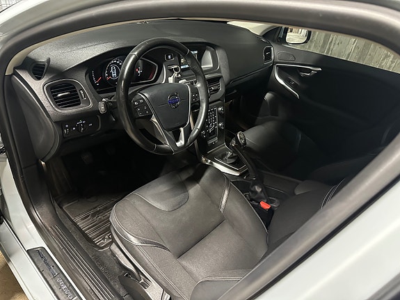 Volvo V40 21 of 30