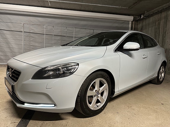 Volvo V40 12 of 30