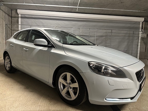 Volvo V40 13 of 30