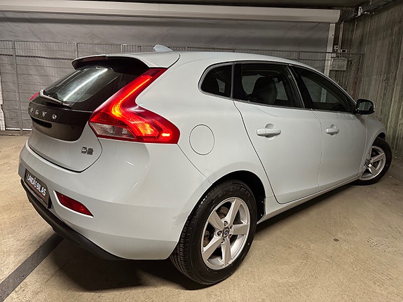 Volvo V40 8 of 30