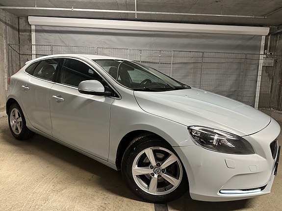 Volvo V40 4 of 30